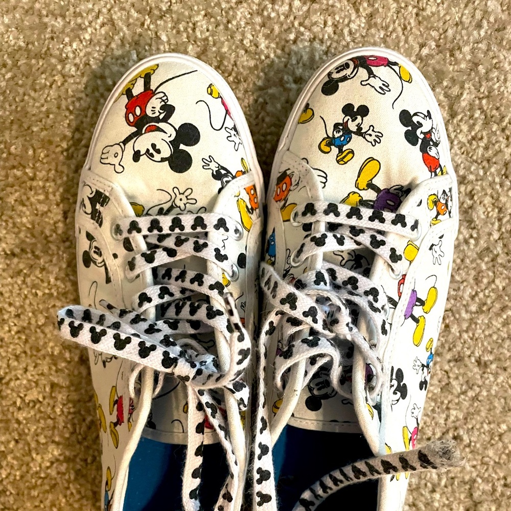 Very cute hardly worn size 10 Disney sneakers!